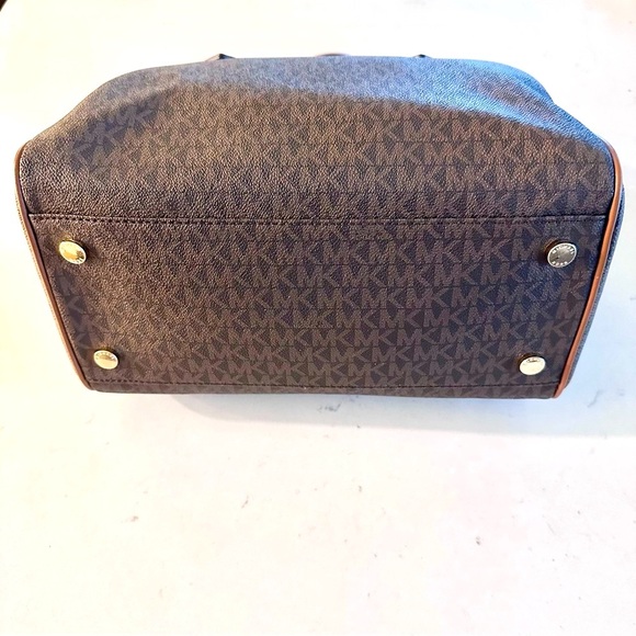 EUC Michael Kors Bedford Signature Brown Large Duffel Satchel - Picture 3 of 5